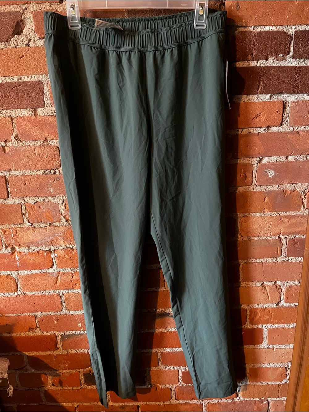 NWT Men’s Performance Joggers Medium Duck Green Travel Hiking Zip Ankle Pants